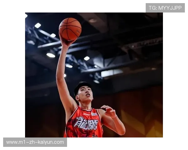 徐昕防守选位出色 多次成功干扰山东内线强攻 徐昕防守选位出色 多次成功干扰山东内线强攻